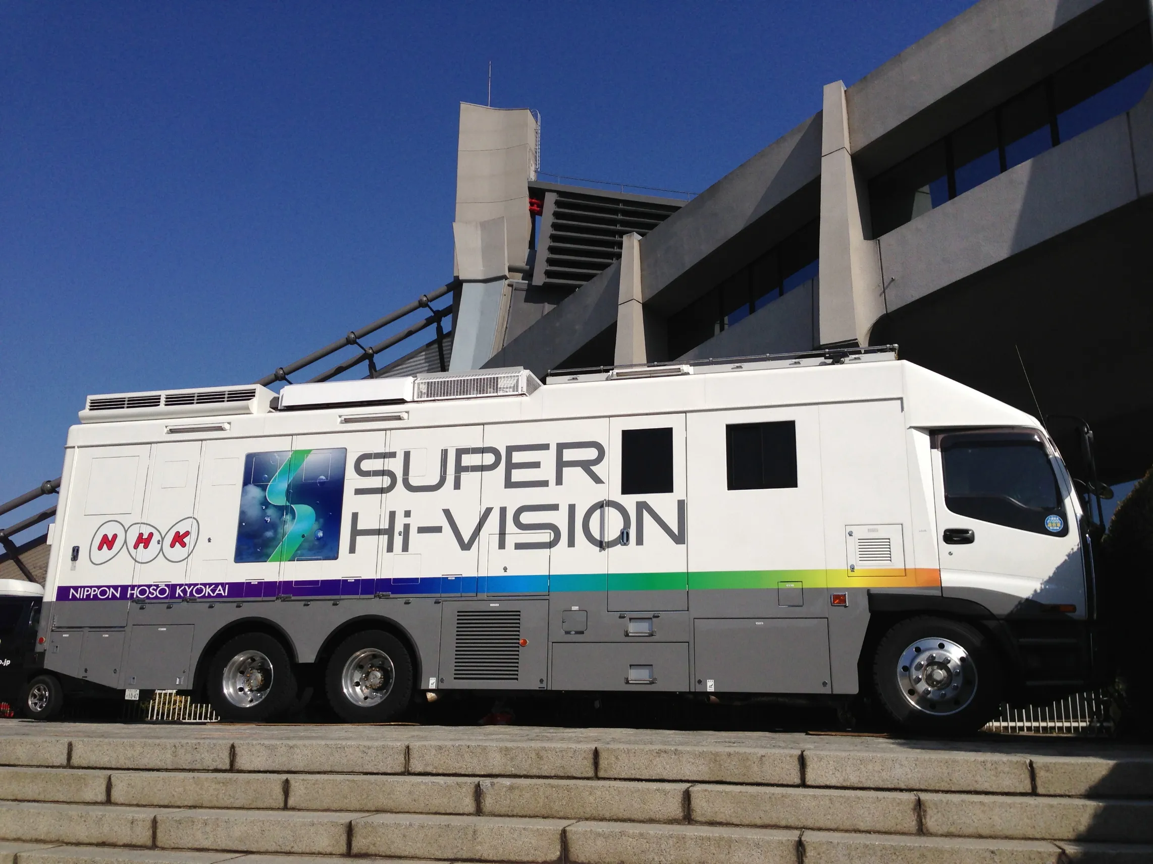 NHK 8Kスーパーハイビジョン車両の画像